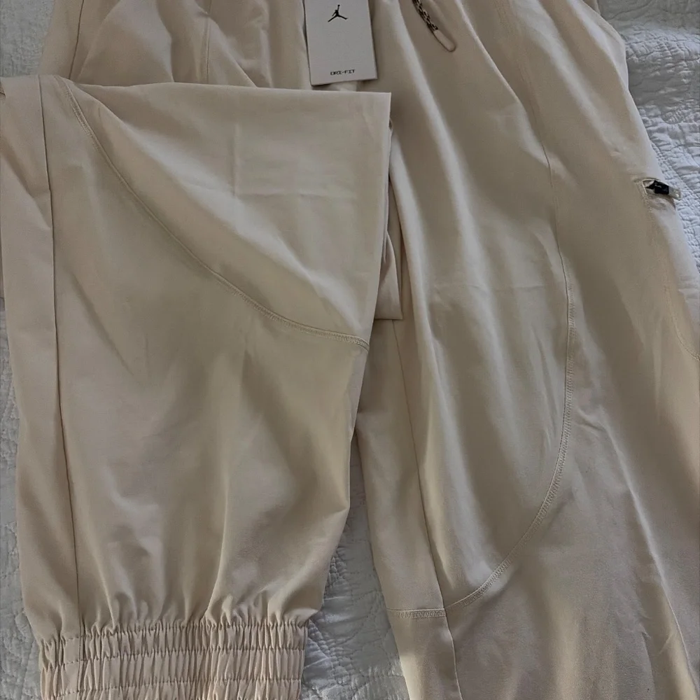 Nike Women’s Pants - large - Picture 3 of 3